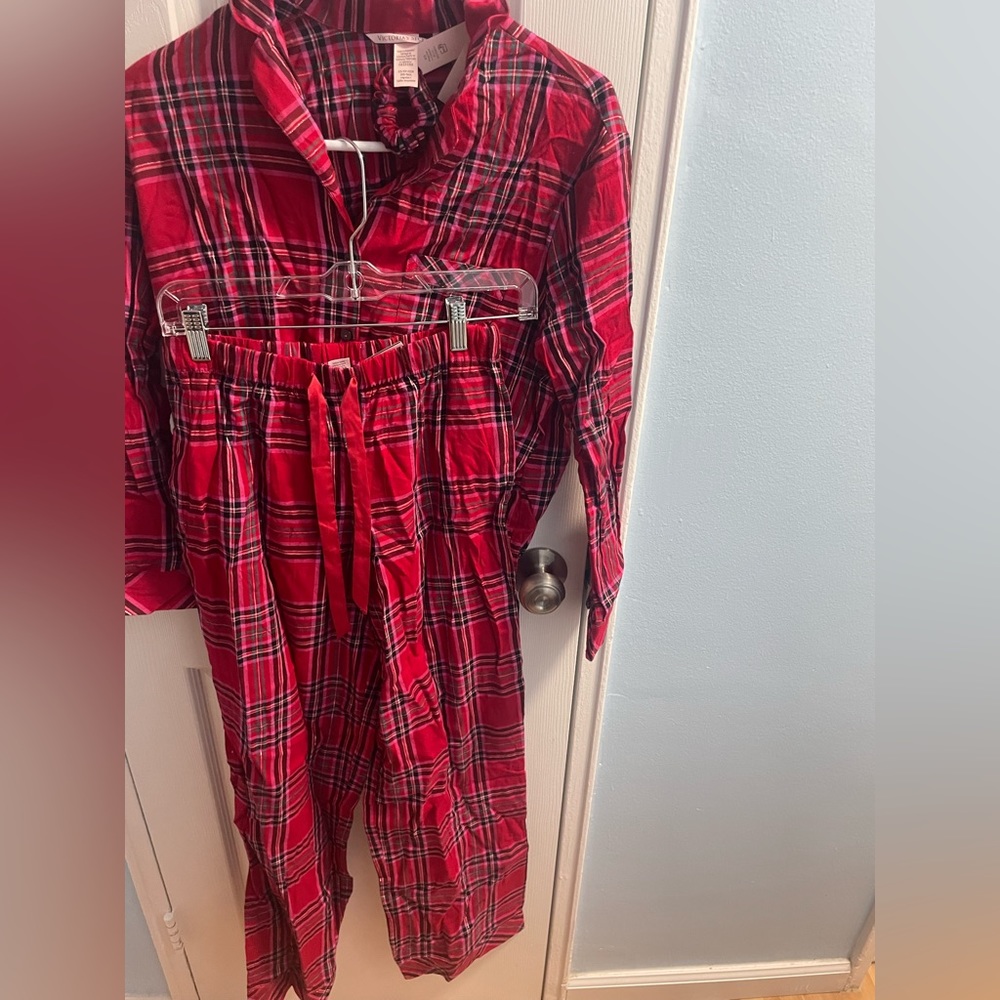 Brand New Victoria’s Secret Pajama Set !